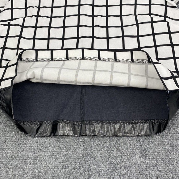 DO + BE Sz S Grid Print / Vinyl Back Top Short Sleeve Blouse NWT - Picture 5 of 11